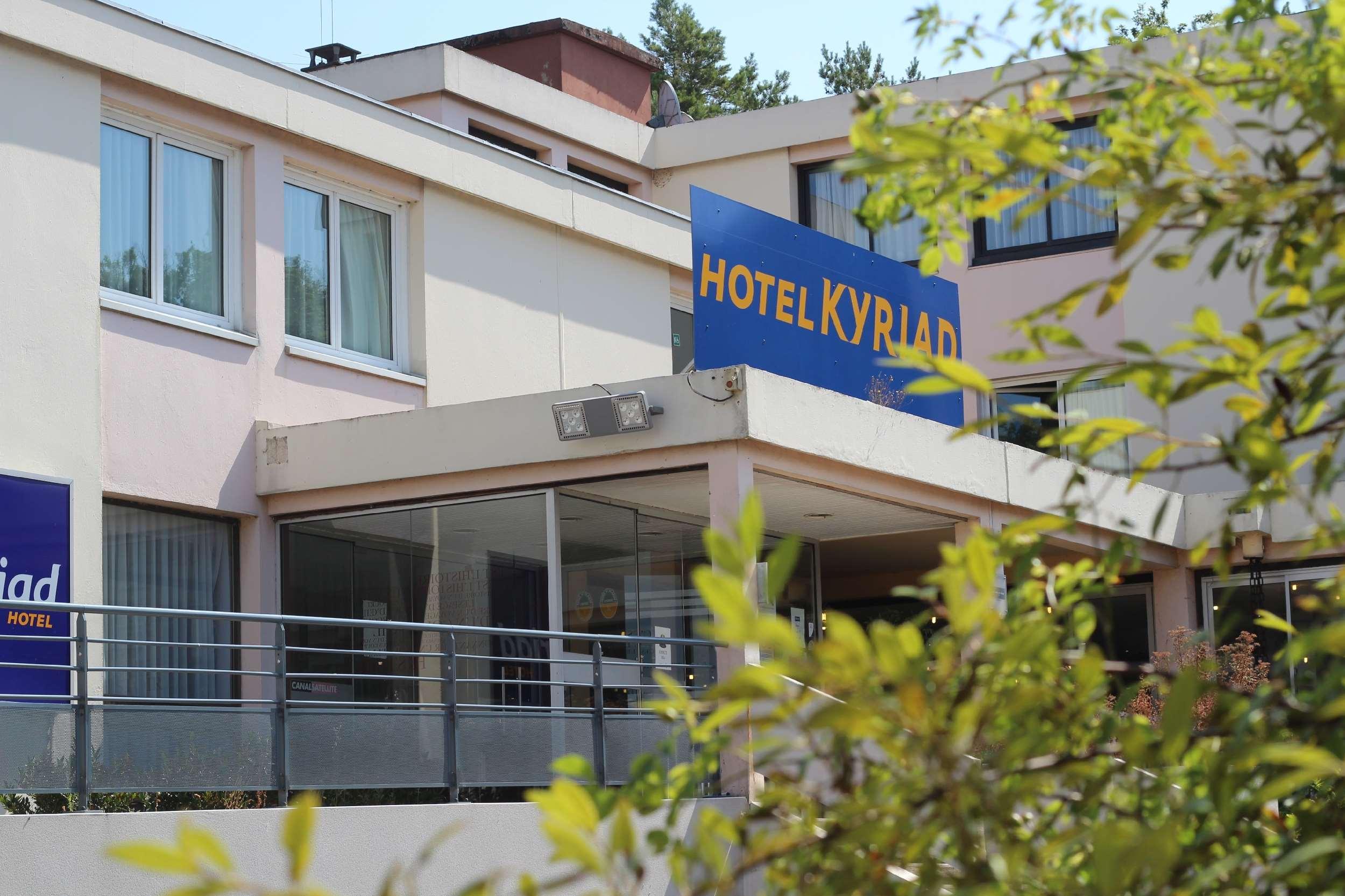 Kyriad Nemours Exteriör bild